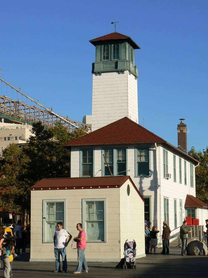 Brooklyn - Centre: Brooklyn Fulton Ferry Landing 220